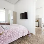 Acacia Apartment