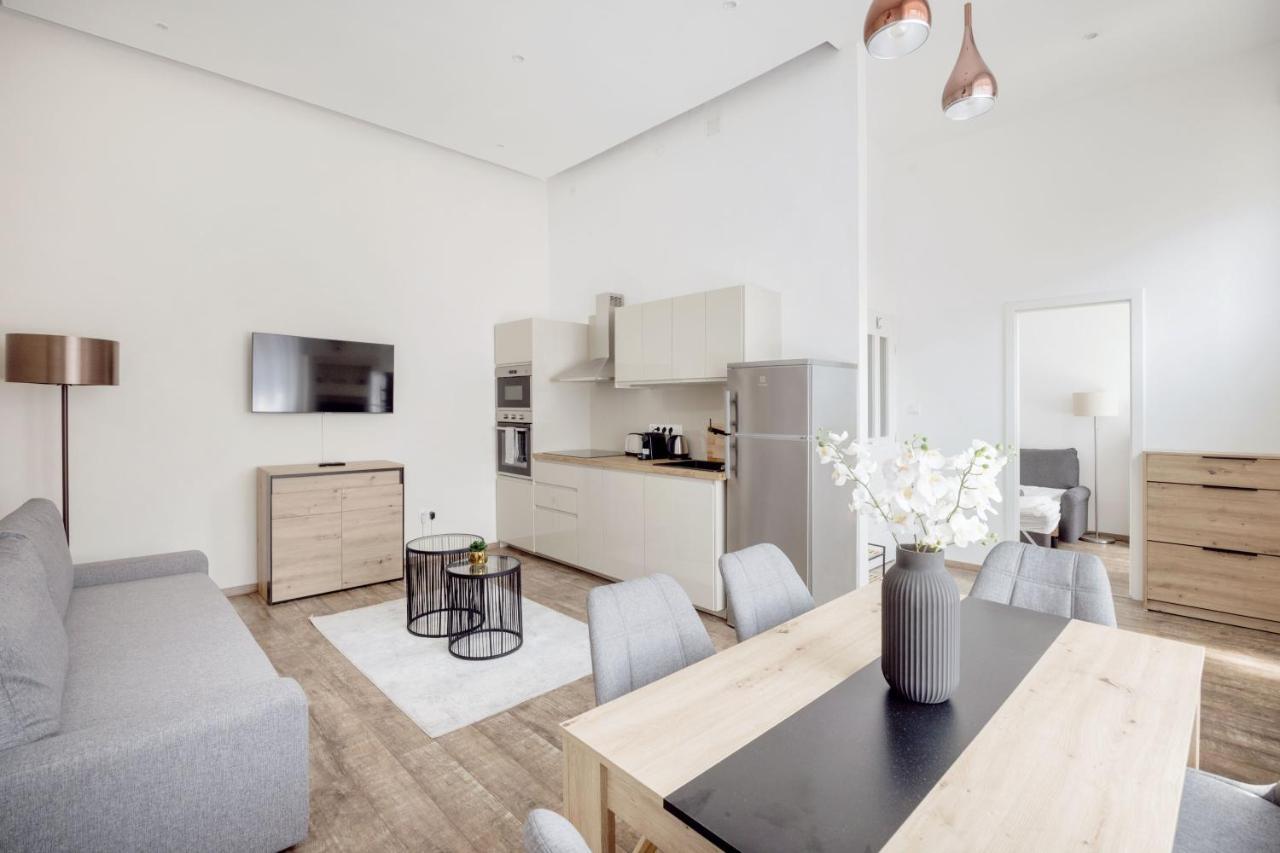 Acacia Apartment