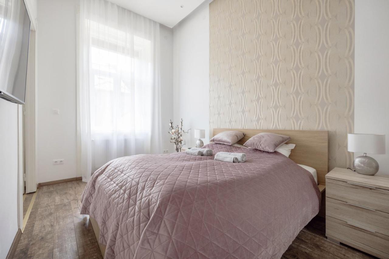 Acacia Apartment