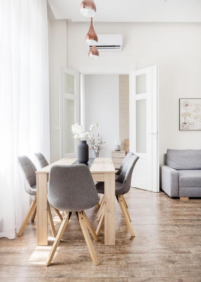 Acacia Apartment